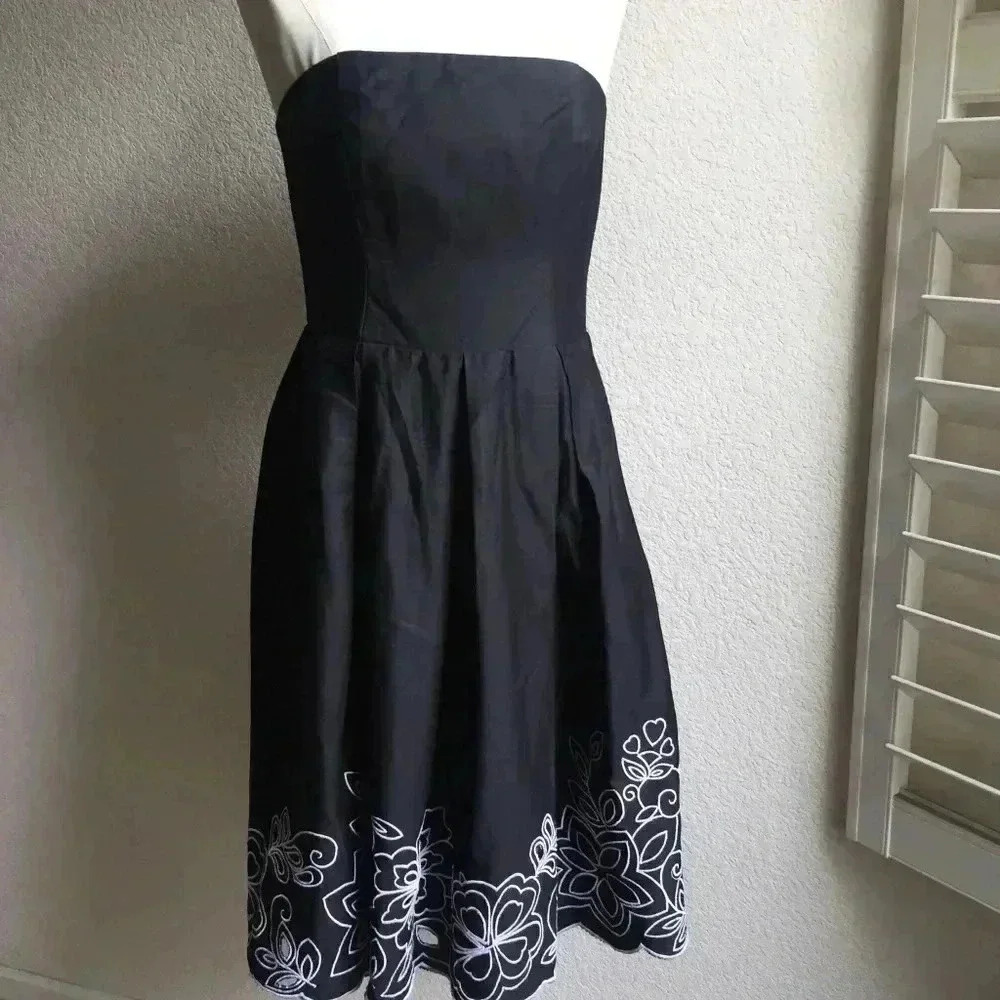 Robbie Bee Black Strapless Floral Dress